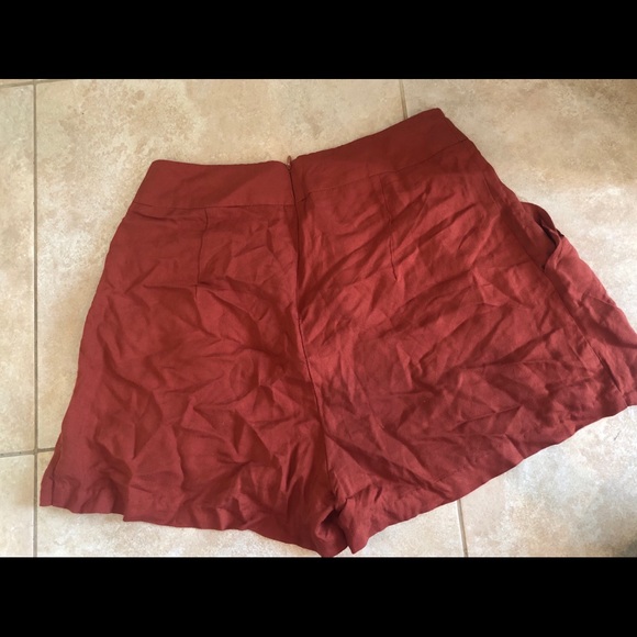 Rust colored shorts - Picture 3 of 4